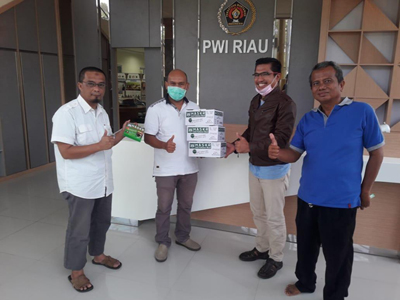 Upaya Cegah Corona, PGN Serahkan Bantuan Masker ke PWI Riau